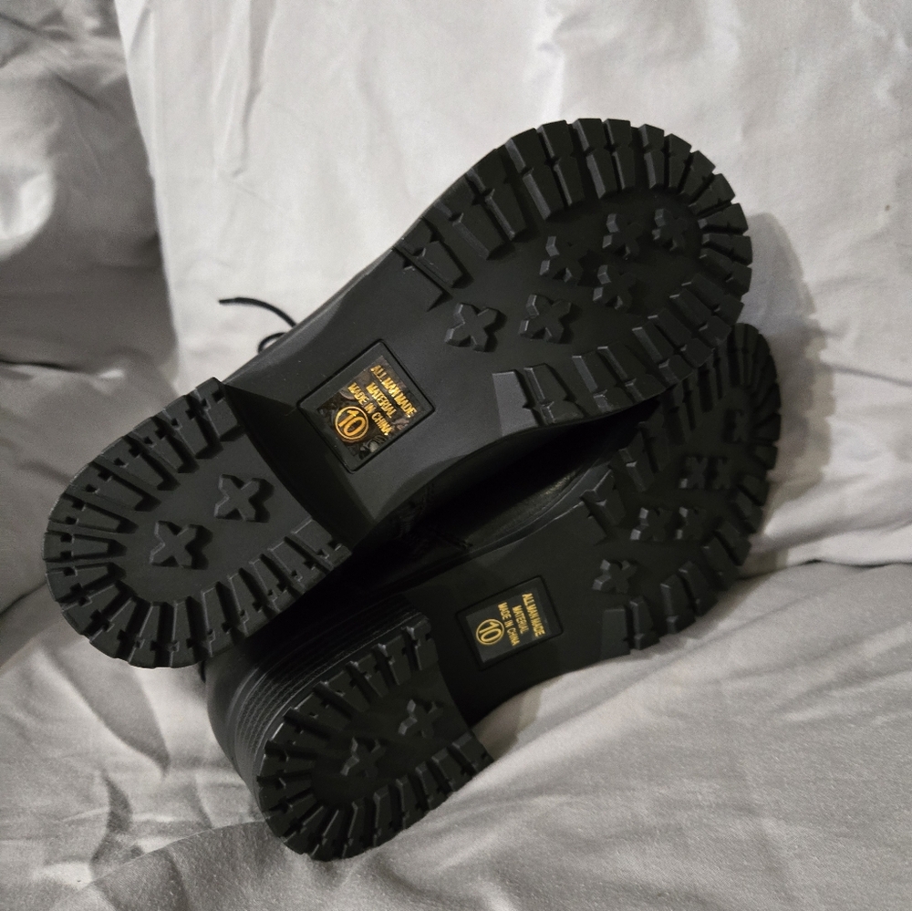 Boots - Picture 6 of 7